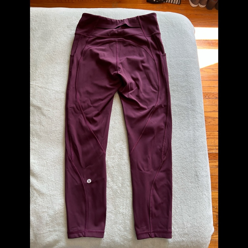 Lululemon size 6 - maroon - Time to Sweat 23’’